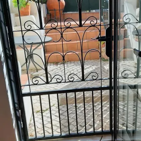 Do Vale-apt East